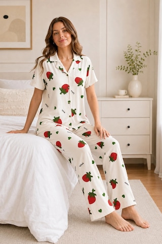 Northcity Ekru Çilek Desenli Kısa Kollu Gömlek Yaka Milan Kumaş Kadın Pijama Takımı