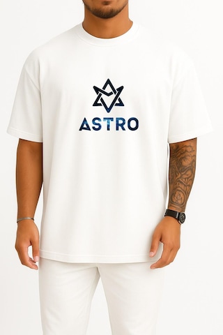 Bahriyeli Collection Oversize Astro K-pop Spring Up Autumn Story Puss İn Boots Göğüs Tasarımlı Unisex T-shirt Beyaz