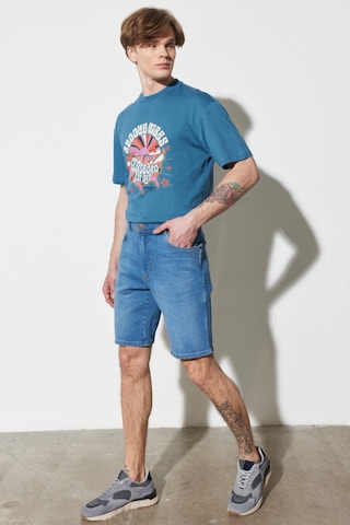 Wrangler Regular Fit Normal Kesim Normal Bel Açık Mavi Esnek Jean Kot Şort W11CAG42E Mavi