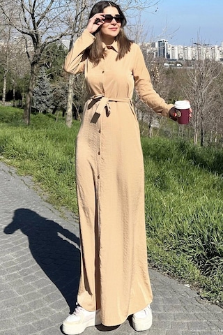 WeShaya Kadın Bej Kupra Kumaş, Uzun Kol, Beli Kuşaklı, Vucüda Oturan Kalıp, Uzun Gömlek Elbise Karamel