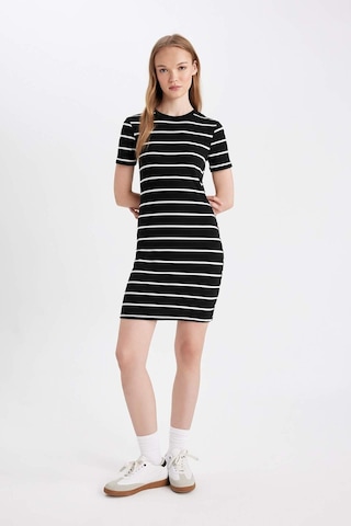 DeFacto Coool Bodycon Vücudu Saran Bisiklet Yaka Çizgili Fitilli Kaşkorse Kısa Kollu Mini Elbise D5987AXNSBK81