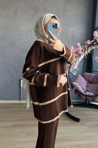 De Pose Iki Renkli Mevsimlik Ince Kumaş Triko Takım Kahverengi