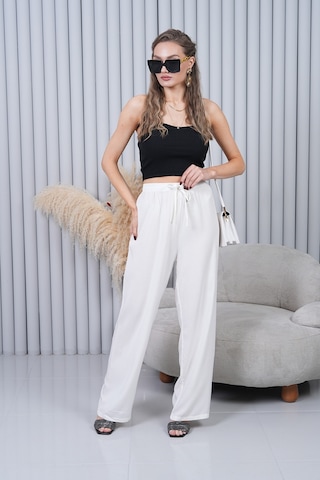 Polologin Butik Beli Bağcıklı Yüksek Bel Bol Paça Beyaz Pantolon Beyaz