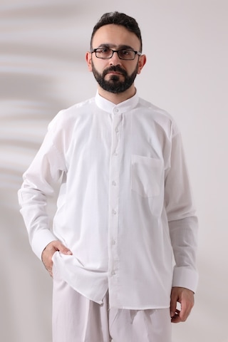 Beyaz Erkek Bol Kesim Tek Cepli Hakim Yaka Hac Ve Umre Keten Gömlek 001