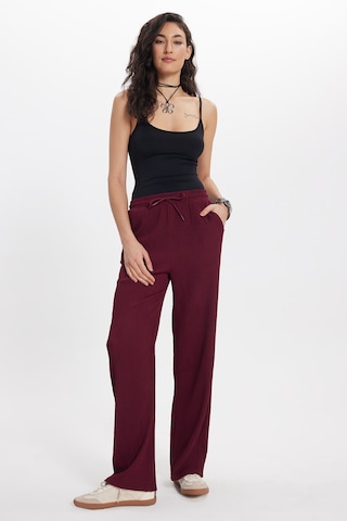 Tudors Kadın Slim Fit Dar Kesim Pamuklu Likralı İnce Askılı Siyah Atlet-50606