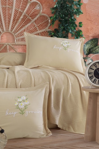 Butik Çift Kişilik Nakış Detaylı Pike Takımı Etta Bej