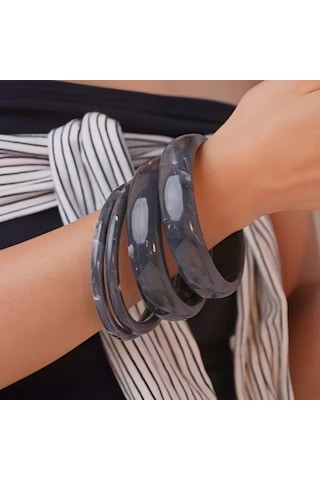 Siyah Renk Şık Ve Parlak 63 Mm Ölçü 4'lü Reçine Bileklik Seti Doğal Desenler Ve Şık Kombinasyonlar Siyah
