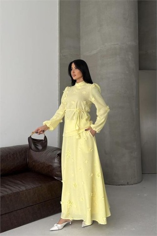 Neşeli Butik Kadın Sarı Keten Kumaş Çiçek Aplikeli Hakim Yaka Etekli Takım Nbms2629
