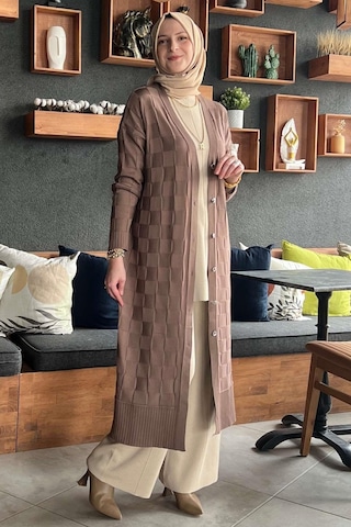 Rabia Şamlı Dama Desenli Sütlü Kahve Triko Hırka Çok Renkli