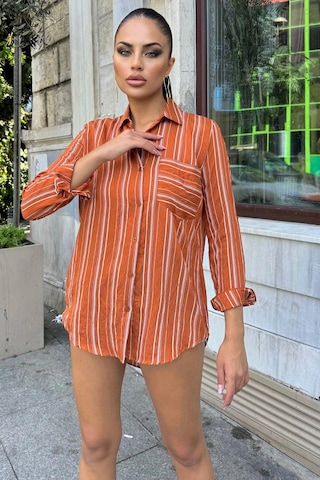 Kadın Kiremit Uzun Kol Özel Kumaş Tek Cep Gömlek Dik Çizgili Arkası Uzun Basic Kesim Gömlek Kiremit