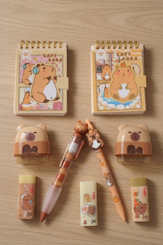 X Dekomus Capybara Kırtasiye Seti A7 Not Defteri, Silgi, Kalemtraş,0.7 Mm Uçlu Kalem Altın