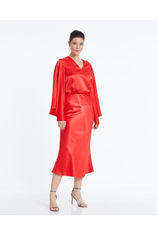 Kadın Saten Görünümlü Bluz Geniş Kol Detaylı Ve Zarif Tasarım Koral