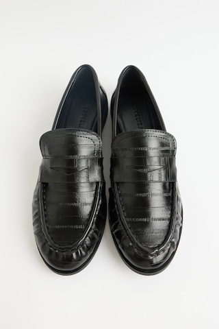 Lutvelizade Loafer 2517 Klasik Deri Görünümlü Oval Burun Siyah Su Yolu Kadın Loafer
