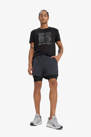 DeFactoFit Slim Fit Dar Kesim Sporcu Taytlı Dokuma Şort D7809AX25SPAR231