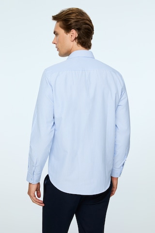Morven Erkek A. Mavi Polyester Trend Çizgili Dynamic Fit Sert Yaka Gömlek 26mc004070311 A. Mavi