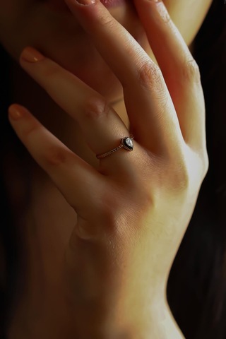 Semiz Altın 0.08 Karat Damla Elmas Yüzük