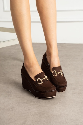 Zenne Shoes Dolgu Topuklu Tokalı Kadın Ayakkabı Kahverengi