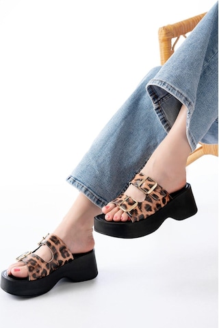 Aymood 24414-574 Leopar Rugan Günlük Tokalı Dolgu Topuk Kadın Terlik Leopar