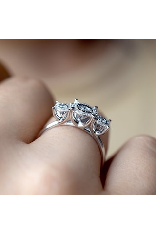 0.25 Ct. Üç Taş Pırlanta Yüzük