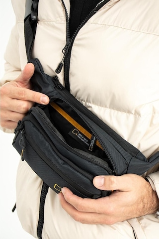 Dört Bölmeli Suya Dayanıklı Polyester Kumaş Ayarlanabilir Askılı Bel-göğüs Çantası Siyah