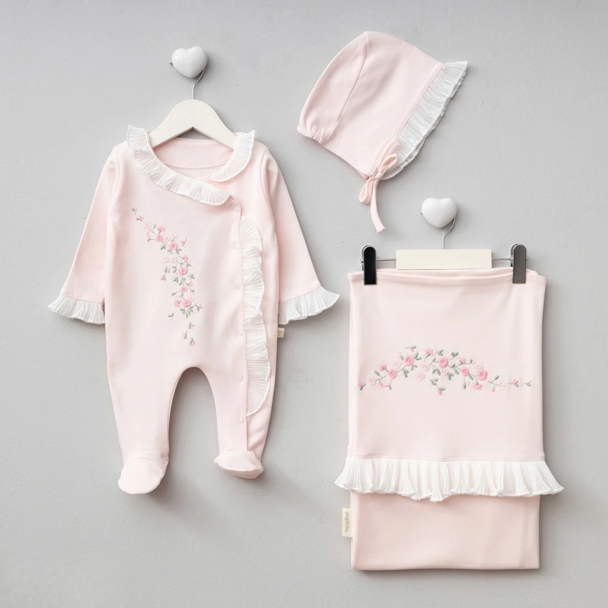 Momercy Çiçek Nakışlı Kız Bebek Tulumlu Battaniyeli 3'lü Set Hastane Çıkışı Pembe