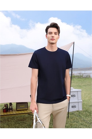 New Performance Premium Basic T-shirt %52,2 Polyester %37,1 Pamuk %3,2 Asetat Lifi %2,6 Dut İpeği %2,5 Keten %2,4 Spandeks Lacivert