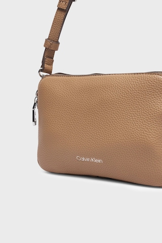 Calvin Klein Logolu Çıkarılabilir Askılı Çanta Lv04f3656graj Bayan Çanta Lv04f3656g Raj Bej