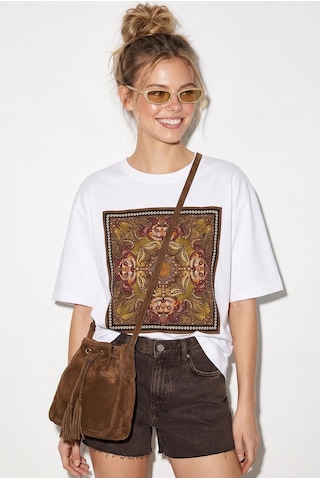 Shade Kadın Etnik Desenli Boncuk İşlemeli Baskı Detaylı Oversize T-shirt 2128 60286123 - Beyaz