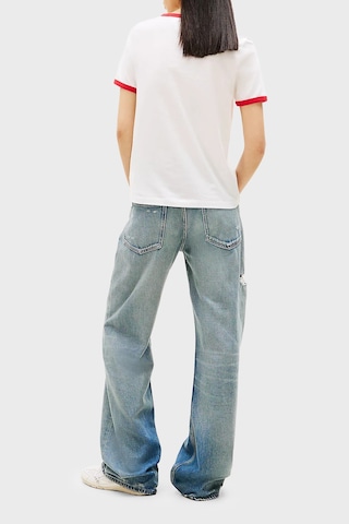 Tommy Jeans Pamuklu Logo Baskılı Regular Fit Bisiket Yaka T Shirt Bayan T Shirt Dw0dw22306 Ybl Beyaz