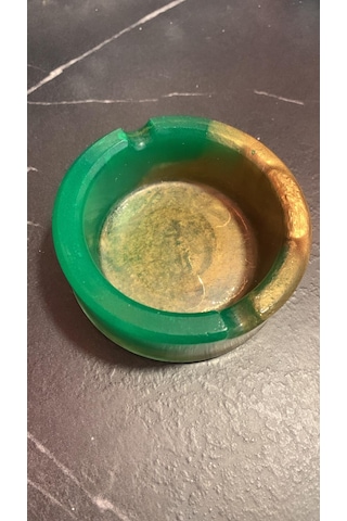 Parlak Çim Yeşili Ve Gold Renkli Yuvarlak Şekilli Dekoratif Kül Tablası Küllük El Yapımı Epoksi Hediyelik