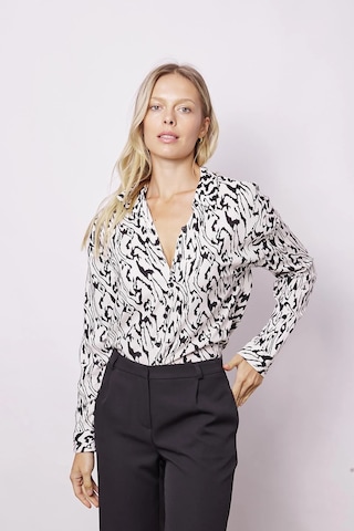 Kadın Likrasız Viskon Vual Desenli Yakalı Düşük Omuzlu Uzun Kol Şık Gömlek-Krem Desen Krem D.