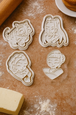 K-pop Temalı Kurabiye Kalıbı Seti - Anime Ve Karakter Figürlü 4 Lü Fondan Ve Kurabiye Kalıbı Beyaz