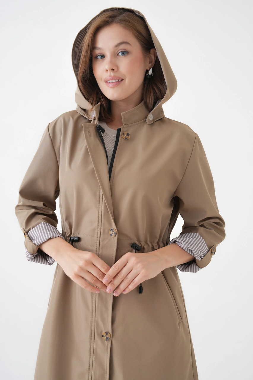 Kadın Rüzgar Ve Su Geçirmez Bondit Kumaş Çıkarılabilir Düğmeli Kapüşon Beli Tünelli Mevsimlik Trençkot Bej