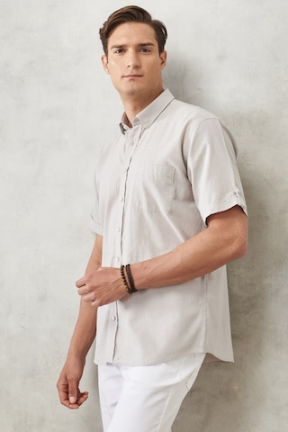AC&Co / Altınyıldız Classics Erkek Gri Comfort Fit Düğmeli Yaka %100 Pamuk Flamlı Kısa Kollu Casual Gömlek 4A2022200132GRIS Gri
