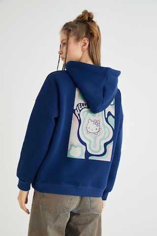 Hello Kitty Lisanslı Kapüşonlu Kalın Sweatshirt Renkli