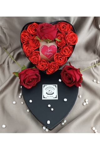 İnci Mode İyiki Doğdun 12+1 Çiçekli Kalpli Kutu Hediyelik Çiçek Kutusu Siyah