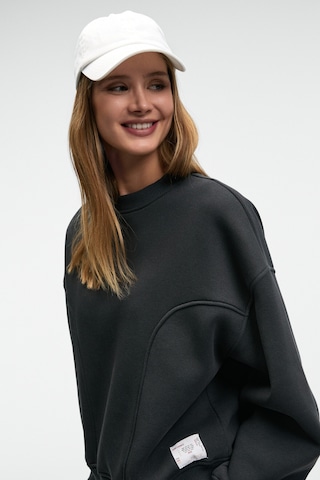 Grımelange SERENYA Kadın Pamuklu Etiket Detaylı Bisiklet Yaka Antrasit Sweatshirt