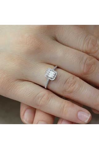 Lilarote 0.18 Ct Kalemli Tasarım Baget Kare Tektaş Yüzük