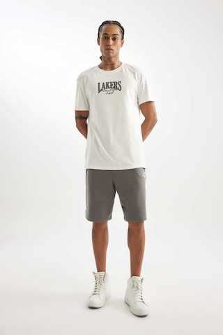 DeFactoFit NBA Los Angeles Lakers Kısa Paça Şort D2752AX24AUGR211