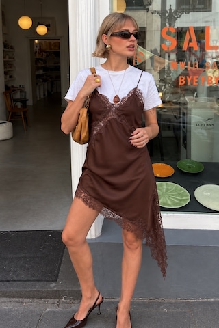 Seeh Kahverengi Dantelli Asimetrik Saten Kadın Elbise Sh349 Düz