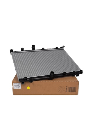 Opel Corsa F 1.2 Motor Su Soğutma Radyatörü Psa Marka 9825332380