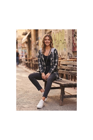 Polologin Butik Polologin Kadın Siyah-beyaz Ekose Desenli Kapüşonlu Şardonlu Oduncu Tunik Gömlek Siyah