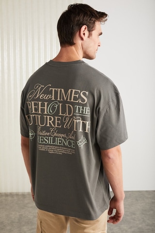 Colıbrı Erkek Ön Arka Baskı Detaylı Oversize Kısa Kollu Bisiklet Yaka Organik Pamuklu Gri T-shirt