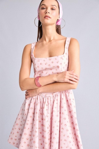 Defacto Kare Yaka Çiçekli Poplin Askılı Mini Elbise H4258ax26smpn225 Pembe-pn225
