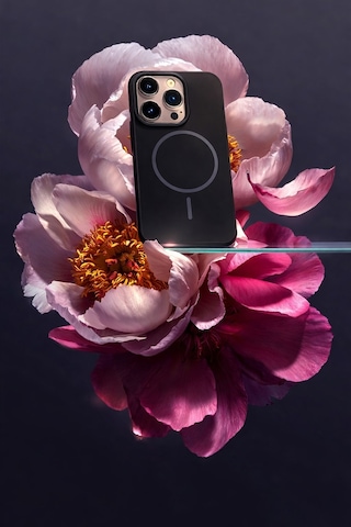 Apple iPhone 16 Pro Uyumlu Kamera Çıkıntılı Magsafe Wireless Şarj Özellikli Sert Sararmaz Silikon Kılıf