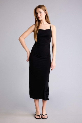 Defacto Bodycon Vücudu Saran Kare Yaka Kolsuz Maxi Elbise H6454ax26smbk81 Siyah-bk81