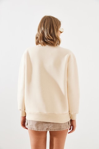 Shade Kadın Üç İplik Şardonlu Renkli Kalp Baskılı Sweatshirt Mbhs007 60601007 - Bej