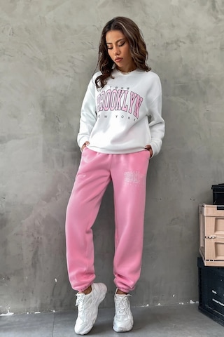 Modagen Kadın Pembe Beyaz Brooklyn Baskı Oversize Bisiklet Yaka Alt Üst Eşofman Takımı Pembebeyaz