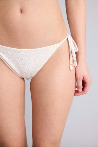 Defacto Regular Fıt Nakışlı Brode Bikini Alt B6895ax26smer103 Ekru-er103