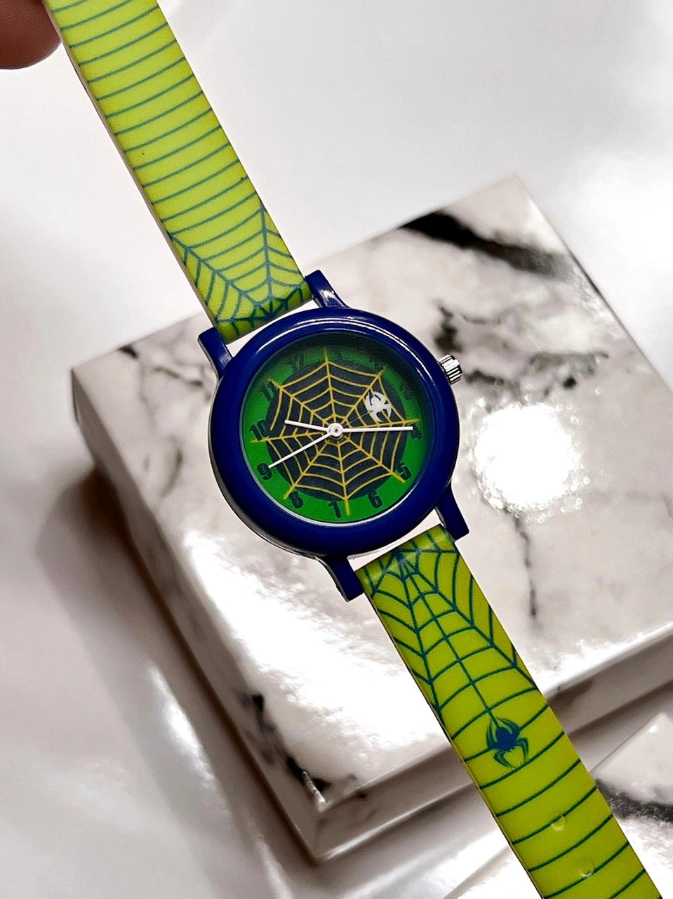 Coliseum Renkli Ve Figürlü Özel Kutulu Çocuk Kol Saati Ft.cls.ck04 Çok Renkli